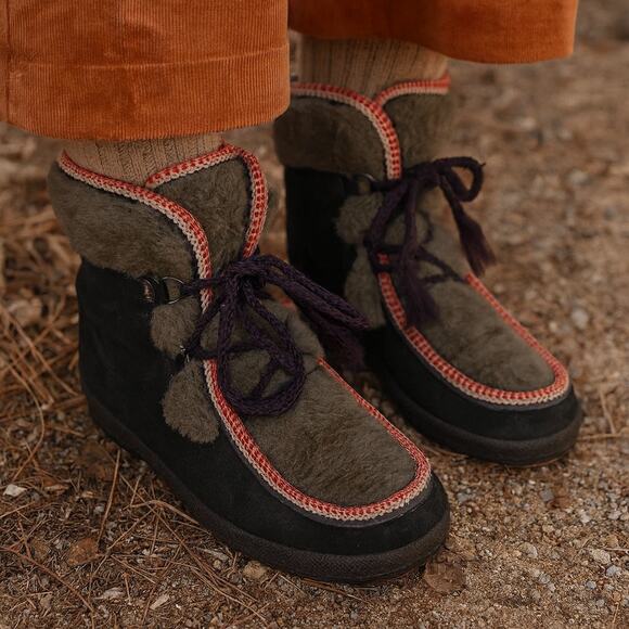 Vintage 1970s Yodelers Blue Suede  Gray Faux Fur Sheep Skin Boots. - Picture 1 of 9